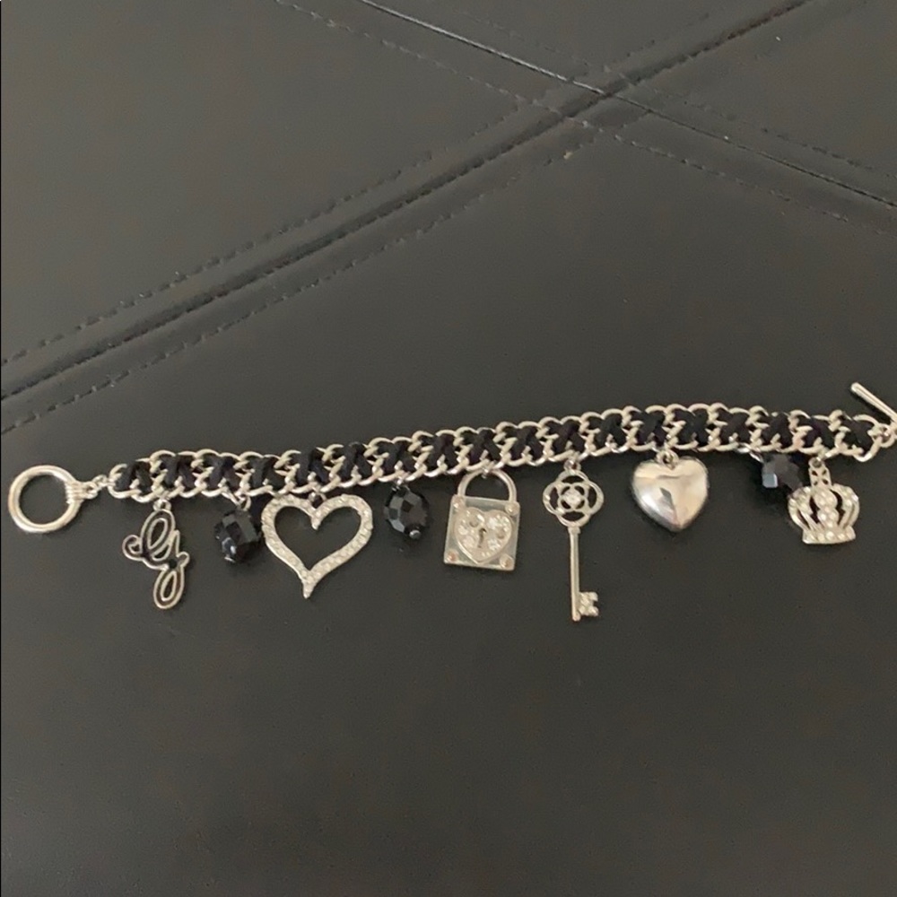 Beautiful guess bracelet use